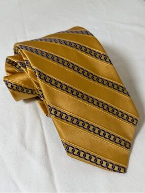 Robert Talbott Best of Class Parisian Gold Silk Tie with Navy Chain-Stripe